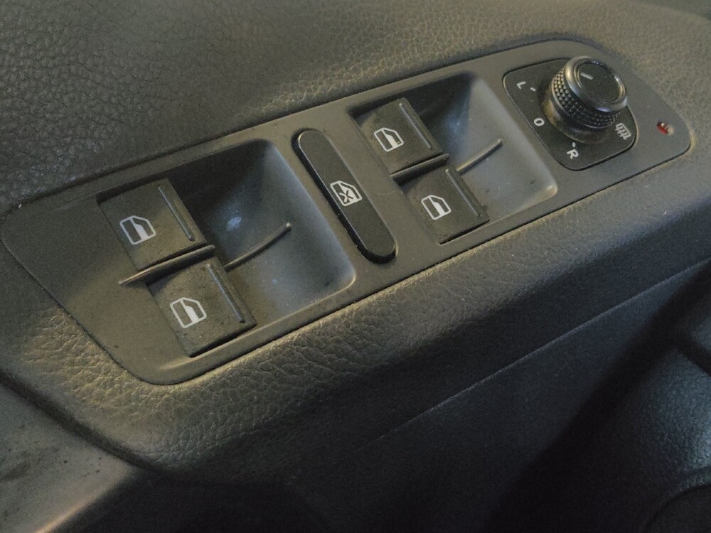 2017 Volkswagen Tiguan in Charlotte, NC 28213 - 18074129 27