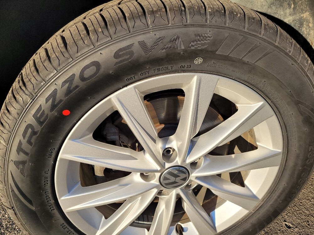 2017 Volkswagen Tiguan in Charlotte, NC 28213 - 18074129 31