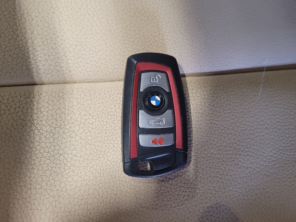 2017 BMW 330e in Hialeah, FL 33014 - 18074173 32