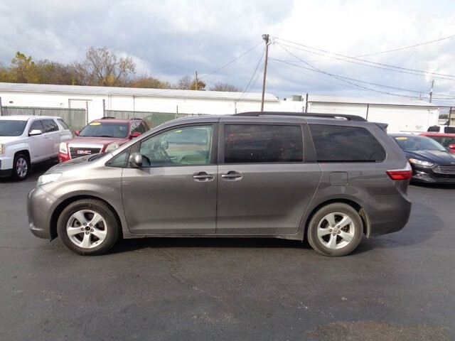 2017 Toyota Sienna in Lebanon, TN 37087-3302 - 18074183 3