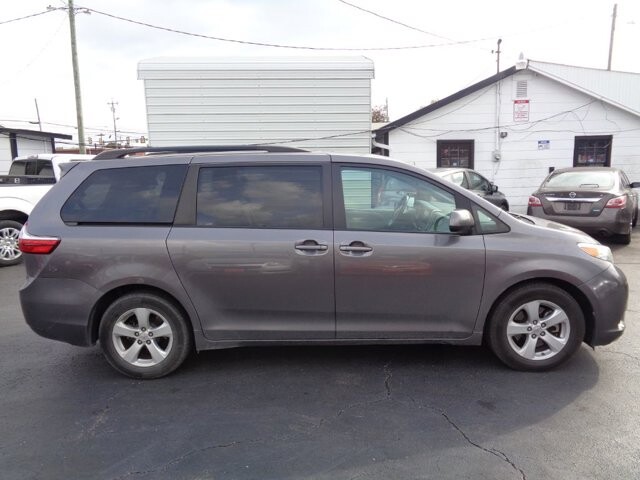 2017 Toyota Sienna in Lebanon, TN 37087-3302 - 18074183 5
