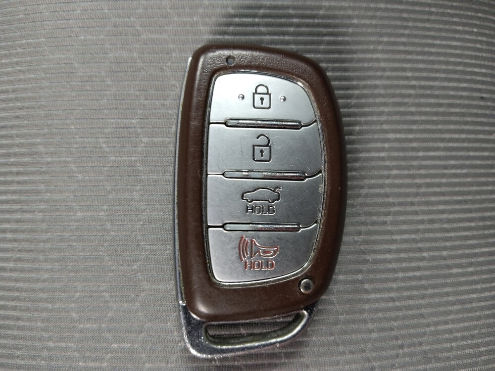 2017 Hyundai Elantra in Live Oak, TX 78233 - 18074206 32