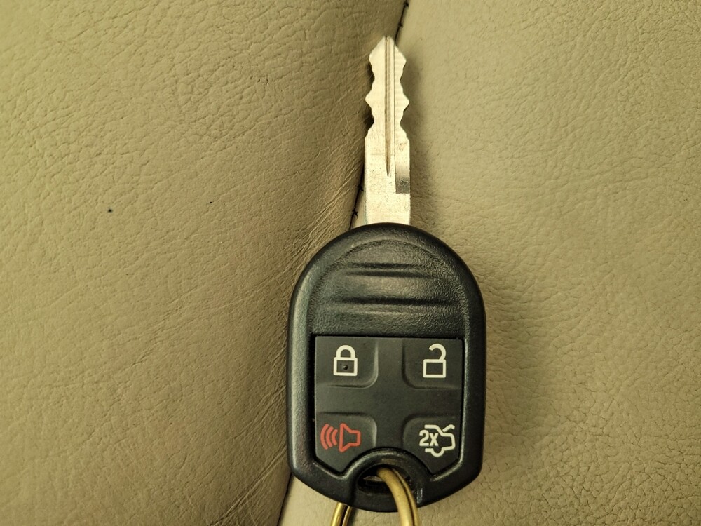 2015 Ford Explorer in Columbus, OH 43228 - 18074274 32