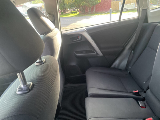 2016 Toyota RAV4 in Mount Vernon, WA 98273 - 18074379 6
