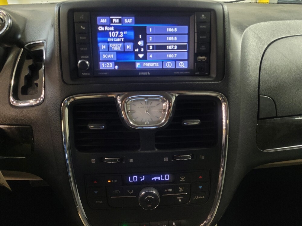 2016 Chrysler Town & Country in Tallahassee, FL 32304 - 18074442 25