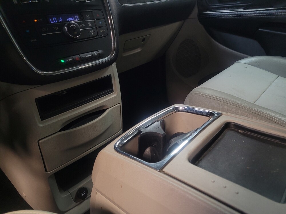 2016 Chrysler Town & Country in Tallahassee, FL 32304 - 18074442 26