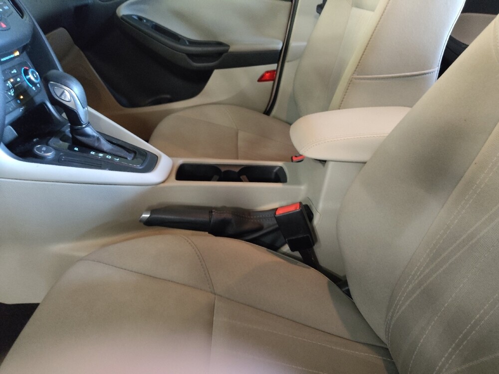 2017 Ford Focus in Lakeland, FL 33815 - 18074662 26