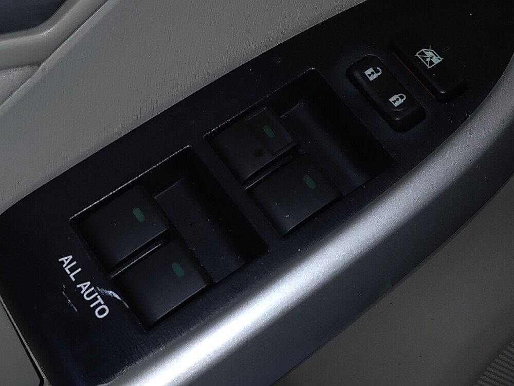 2015 Toyota Prius in Hialeah, FL 33014 - 18074683 27