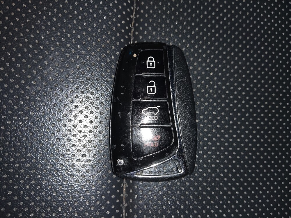 2017 Hyundai Santa Fe in Columbus, OH 43231 - 18075060 32