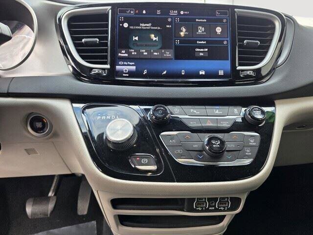 2021 Chrysler Pacifica in Mesa, AZ 85212 - 18075063 19