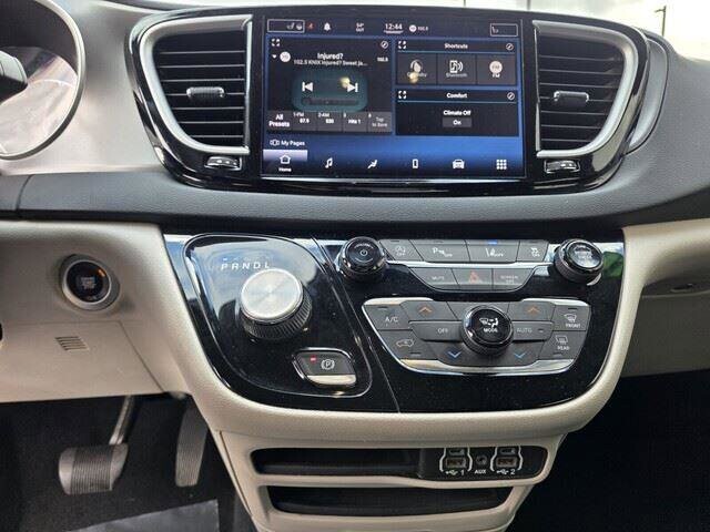 2021 Chrysler Pacifica in Mesa, AZ 85212 - 18075063 50