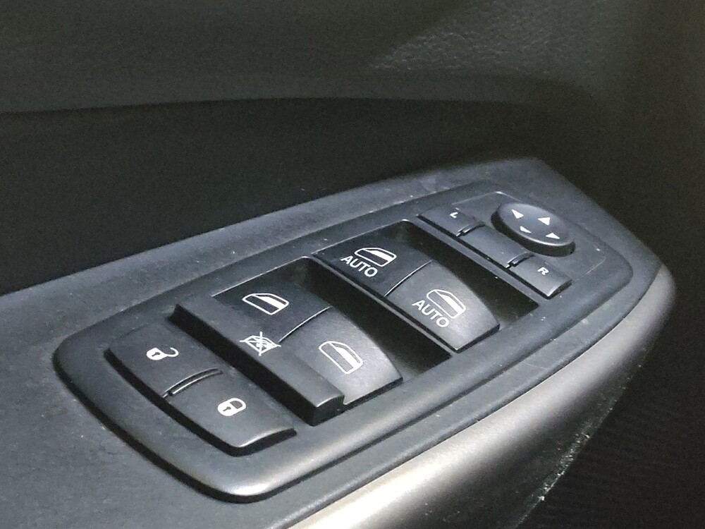 2019 Jeep Cherokee in Fayetteville, NC 28304 - 18075092 27