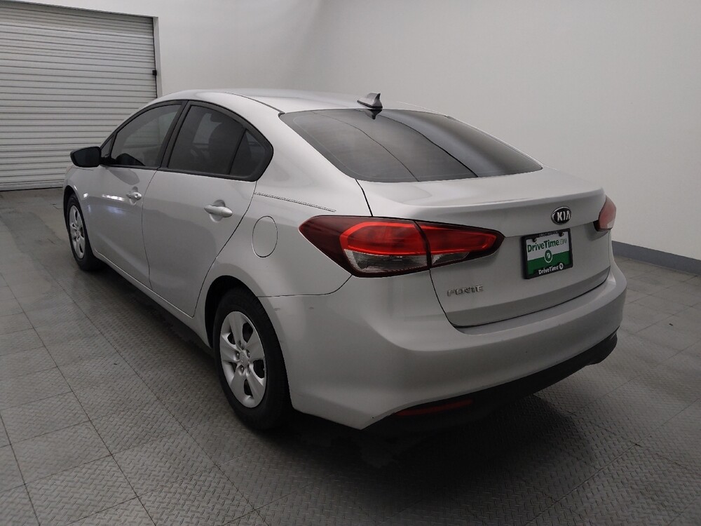 2017 Kia Forte in Houston, TX 77074 - 18075129 5