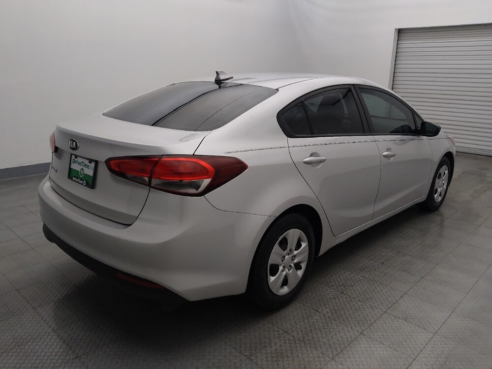2017 Kia Forte in Houston, TX 77074 - 18075129 9