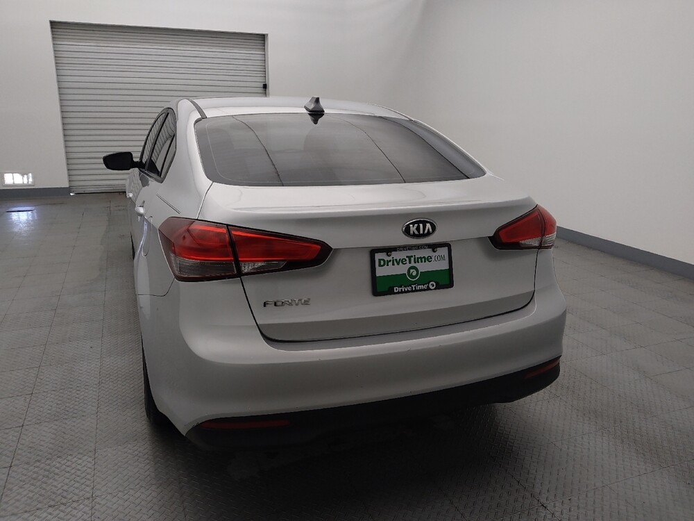 2017 Kia Forte in Houston, TX 77074 - 18075129 6