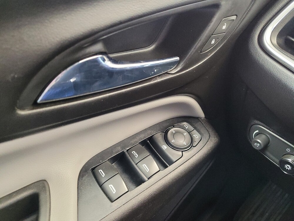 2018 Chevrolet Equinox in Fairfield, OH 45014 - 18075140 27