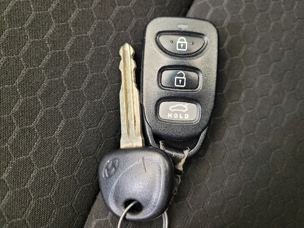 2020 Hyundai Elantra in Fairfield, OH 45014 - 18075142 32