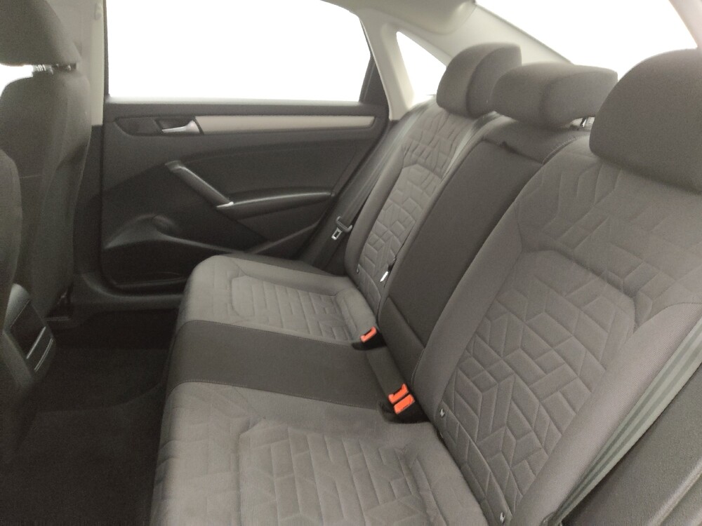 2021 Volkswagen Passat in Greenville, SC 29607 - 18075226 18