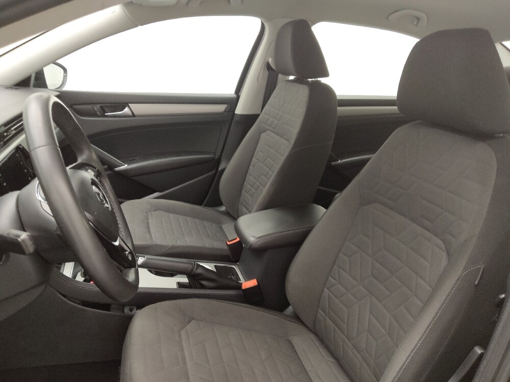2021 Volkswagen Passat in Greenville, SC 29607 - 18075226 17