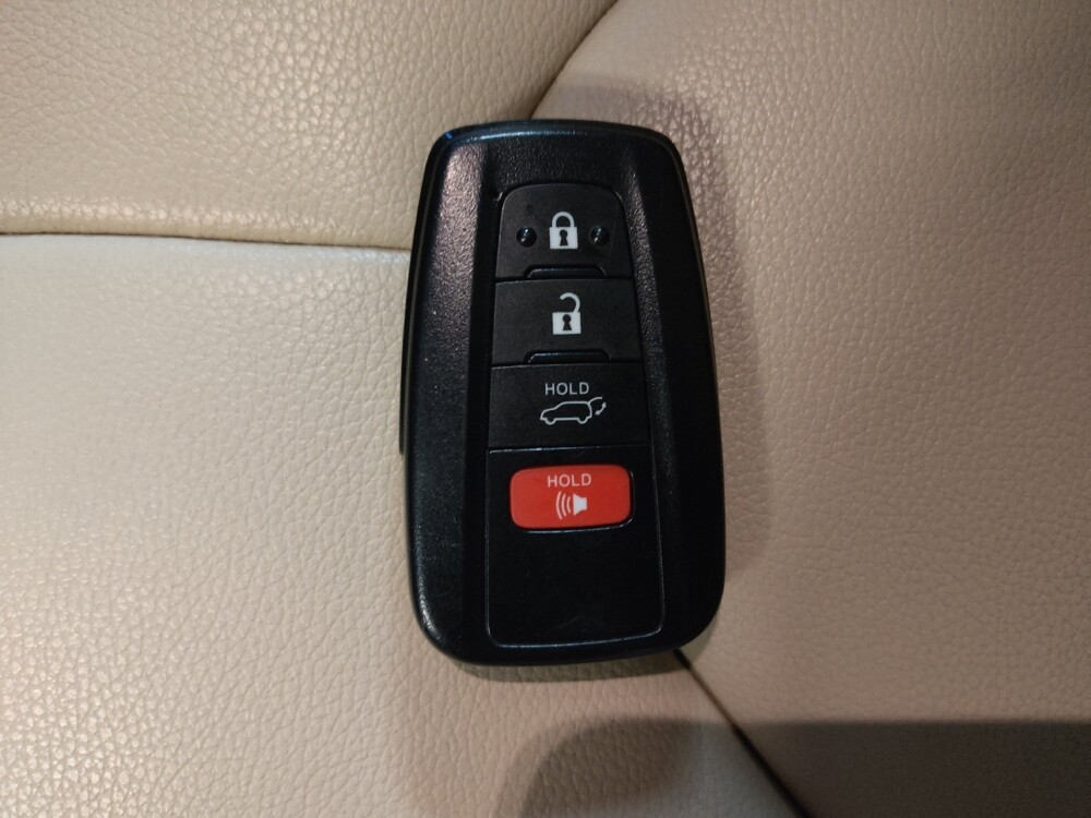 2021 Toyota Highlander in Greensboro, NC 27407 - 18075272 32