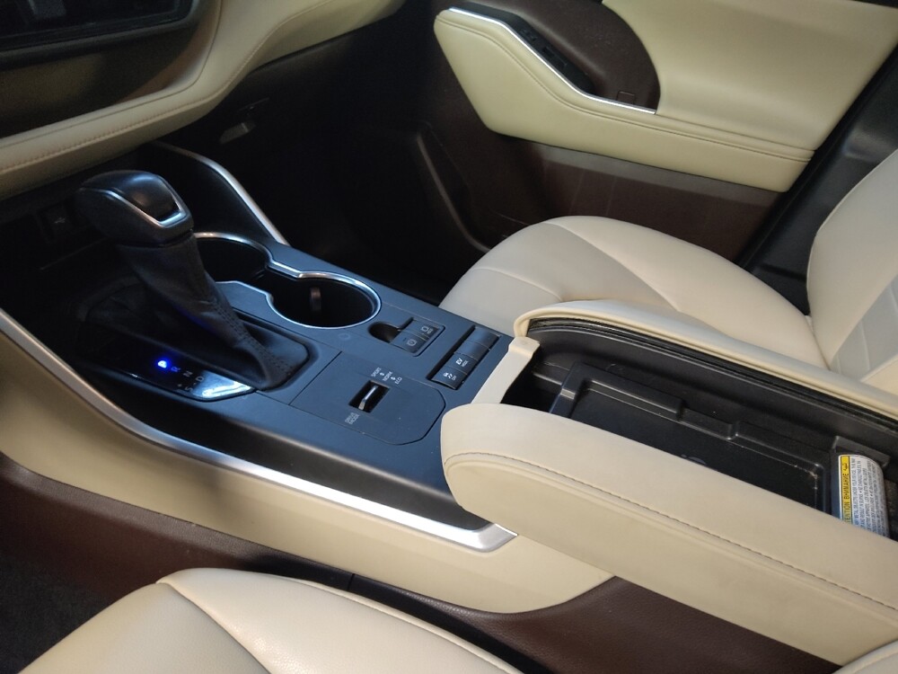 2021 Toyota Highlander in Greensboro, NC 27407 - 18075272 26