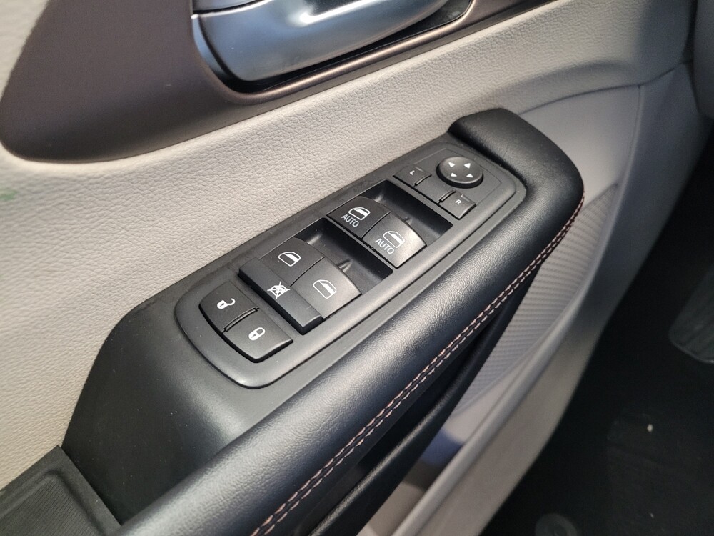 2017 Chrysler Pacifica in Fairfield, OH 45014 - 18075281 27