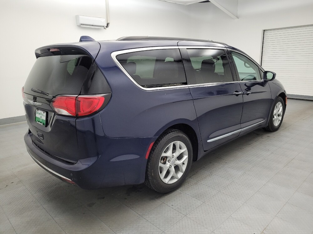 2017 Chrysler Pacifica in Fairfield, OH 45014 - 18075281 10