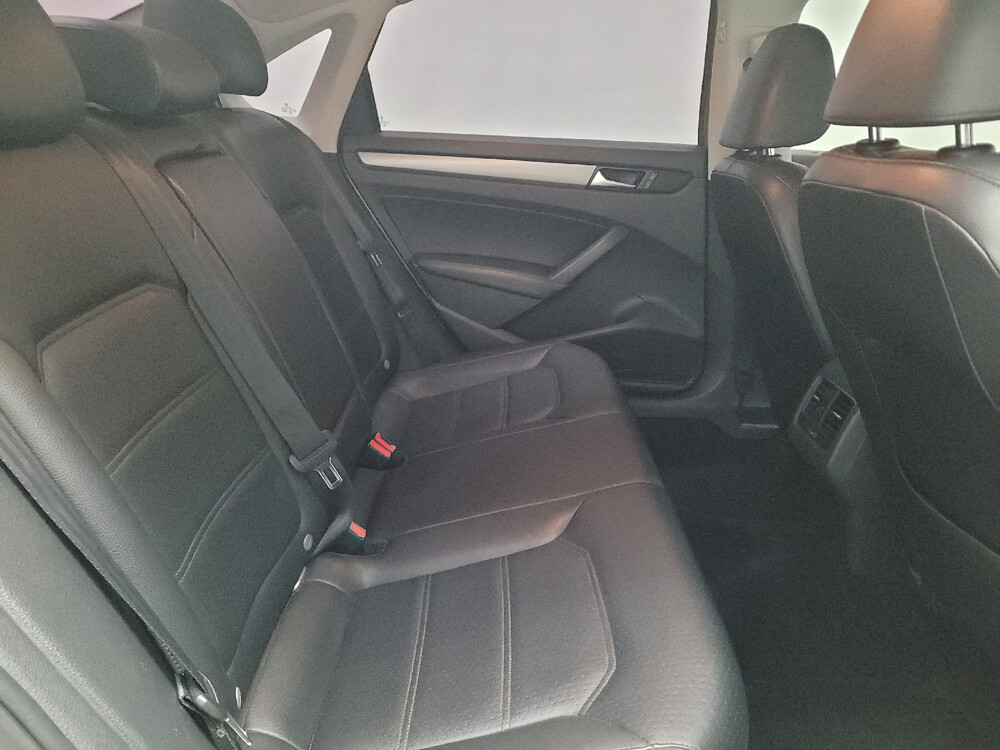 2015 Volkswagen Passat in Bakersfield, CA 93309 - 18075383 19