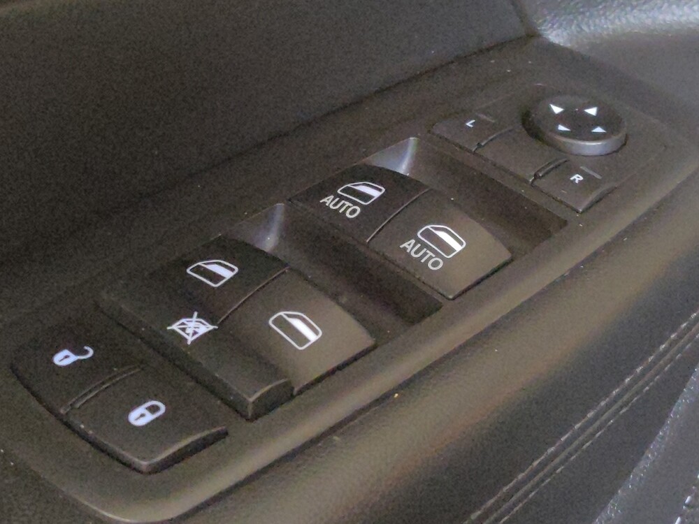 2018 Jeep Grand Cherokee in Tampa, FL 33619 - 18075446 27