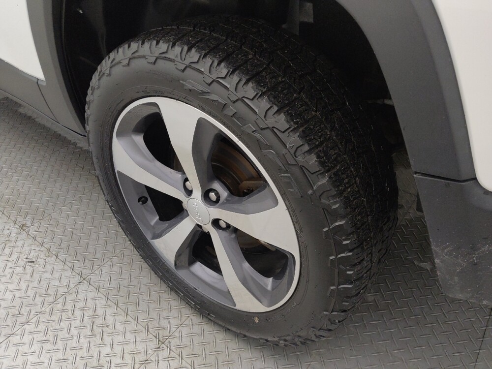 2019 Jeep Cherokee in Houston, TX 77034 - 18075518 31