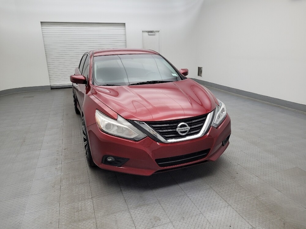 2017 Nissan Altima in Miamisburg, OH 45342 - 18075526 14