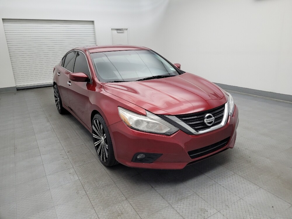 2017 Nissan Altima in Miamisburg, OH 45342 - 18075526 13