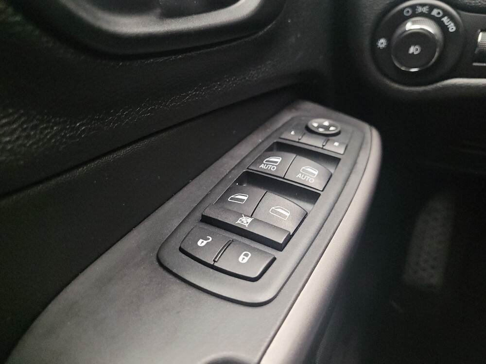 2020 Jeep Cherokee in Grand Rapids, MI 49508 - 18075803 27