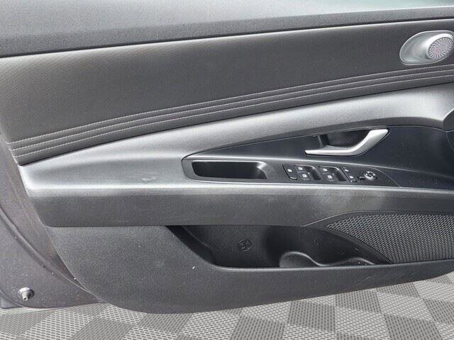 2021 Hyundai Elantra in Mesa, AZ 85212 - 18075832 12