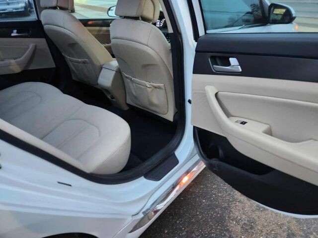 2016 Hyundai Sonata in Wadena, MN 56482 - 18075847 5