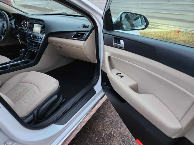 2016 Hyundai Sonata in Wadena, MN 56482 - 18075847 4