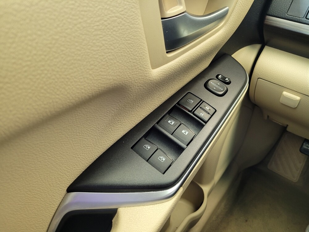 2015 Toyota Camry in Toledo, OH 43617 - 18075985 27