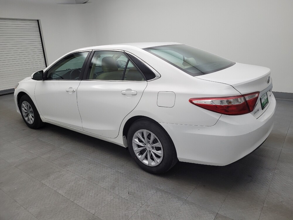 2015 Toyota Camry in Toledo, OH 43617 - 18075985 3