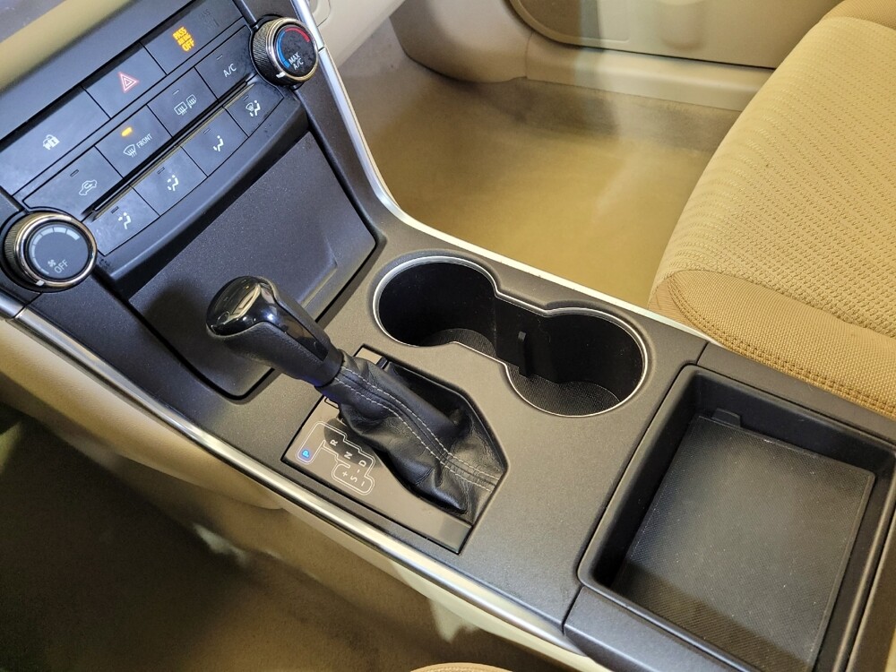 2015 Toyota Camry in Toledo, OH 43617 - 18075985 26