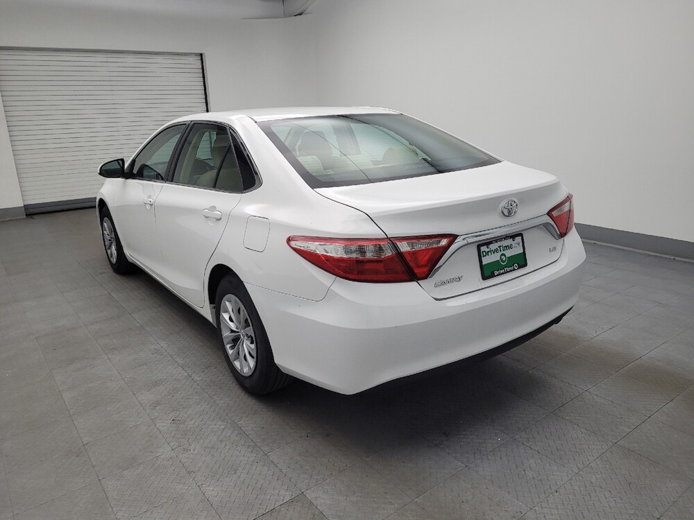 2015 Toyota Camry in Toledo, OH 43617 - 18075985 5