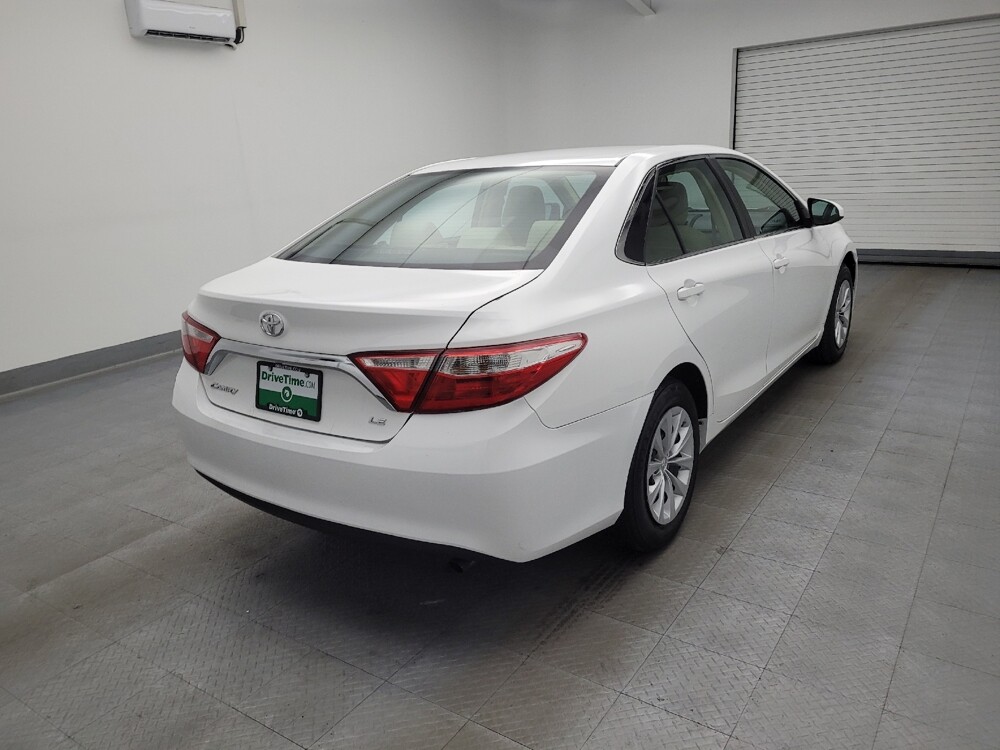 2015 Toyota Camry in Toledo, OH 43617 - 18075985 9
