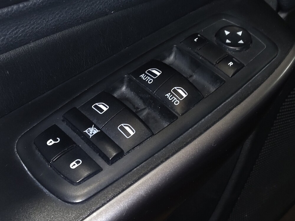 2019 Jeep Cherokee in Kissimmee, FL 34744 - 18076023 27