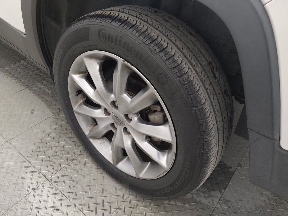 2018 Jeep Cherokee in Houston, TX 77060 - 18076055 31