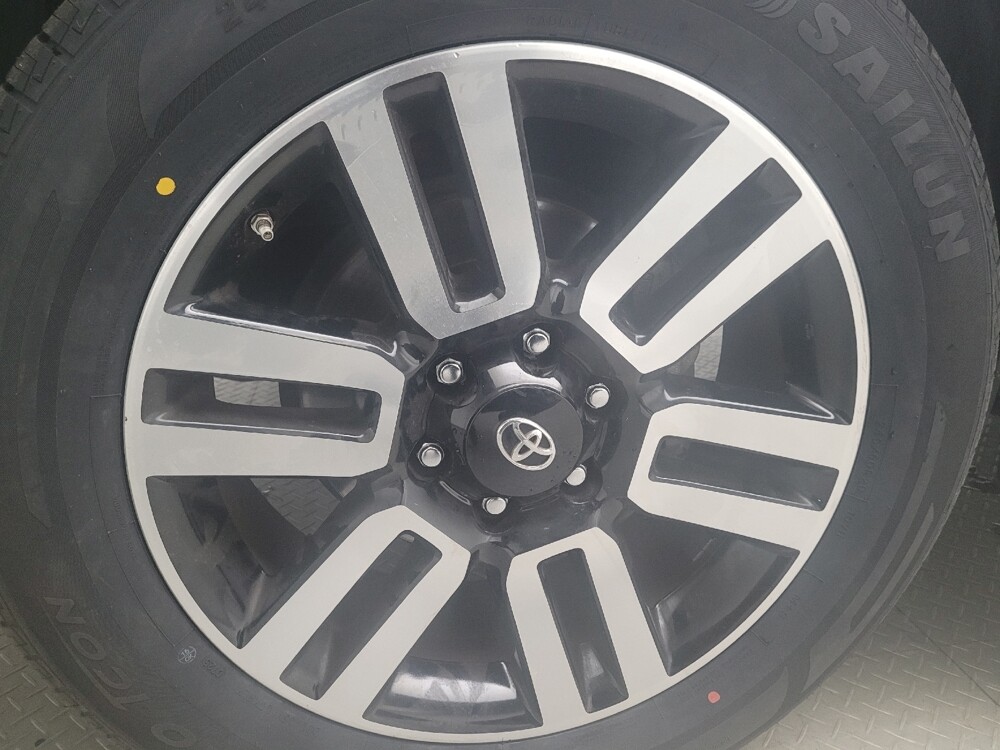 2017 Toyota 4Runner in Ft Wayne, IN 46805 - 18076085 31