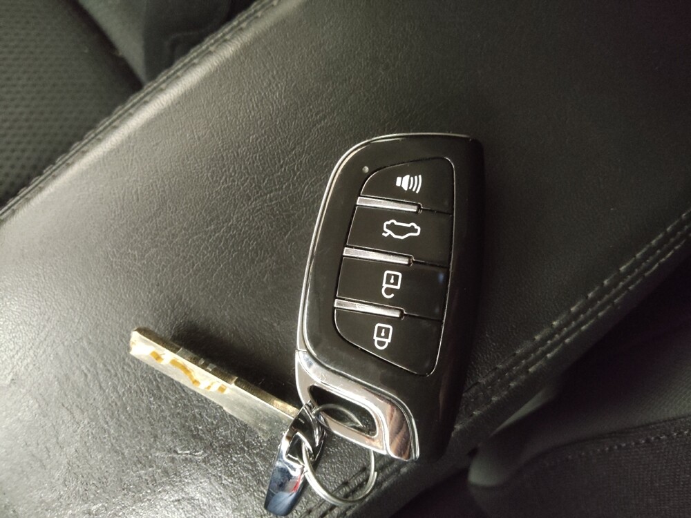 2019 Jeep Renegade in Wichita, KS 67207 - 18076197 32