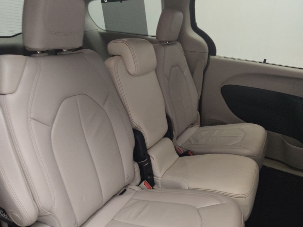 2017 Chrysler Pacifica in Jackson, MS 39211 - 18076241 19