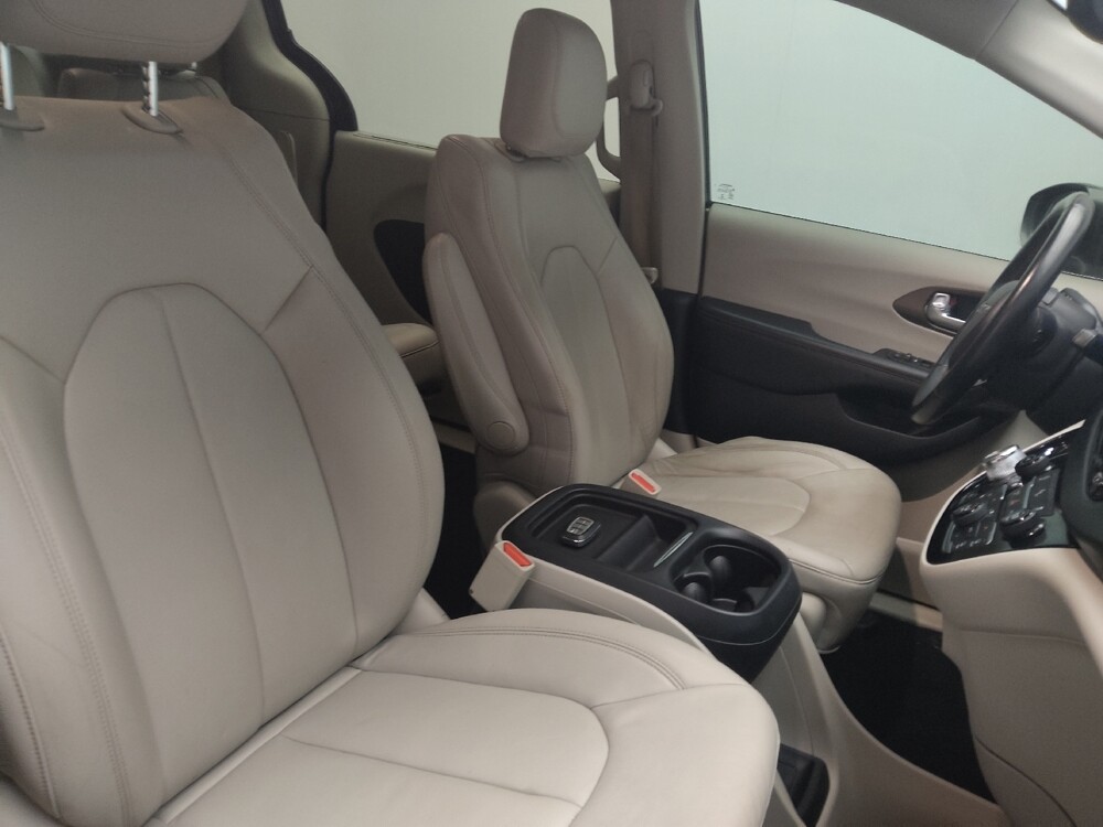 2017 Chrysler Pacifica in Jackson, MS 39211 - 18076241 21