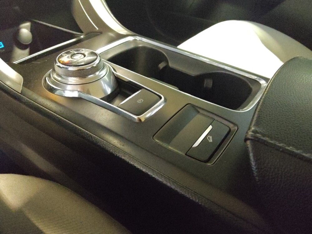 2019 Ford Fusion in Glendale, AZ 85301 - 18076258 26