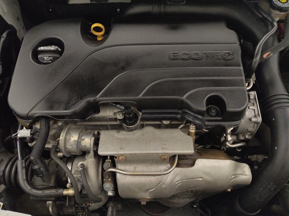 2018 Chevrolet Cruze in Lakewood, CO 80215 - 18076273 30