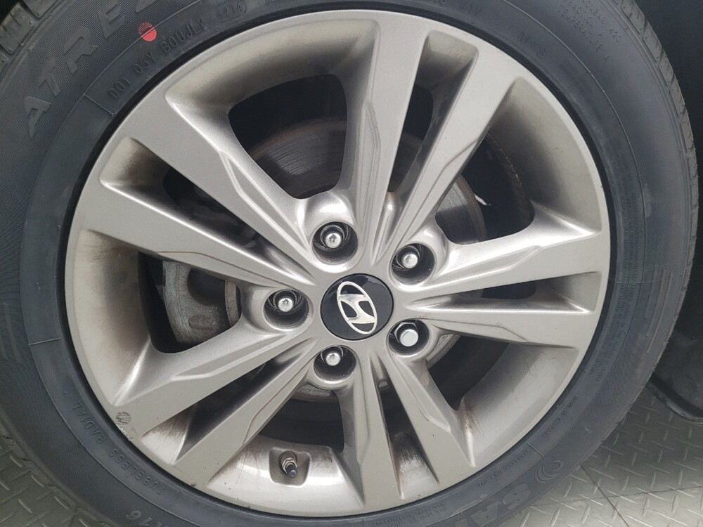 2018 Hyundai Elantra in Eastpointe, MI 48021 - 18076299 31